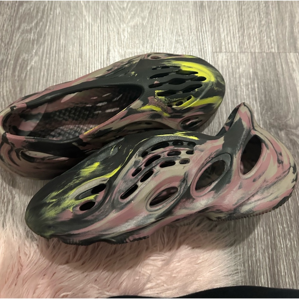 Yeezy Foam Runners MX Carbon Size 7M